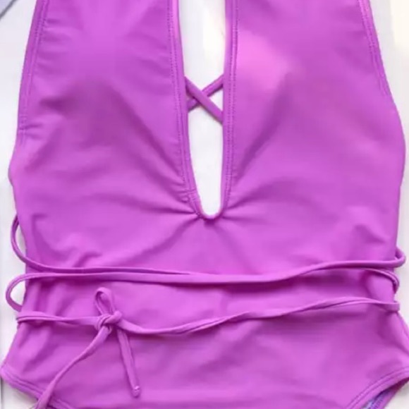 One piece swimsuit - Picture 3 of 3